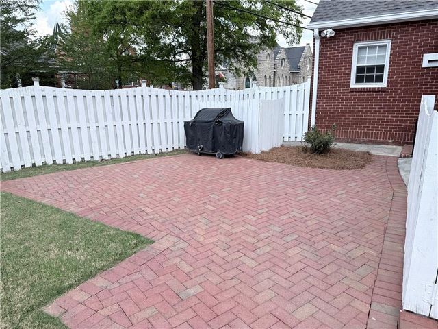 906 N Main Street NW, Conyers, GA 30012