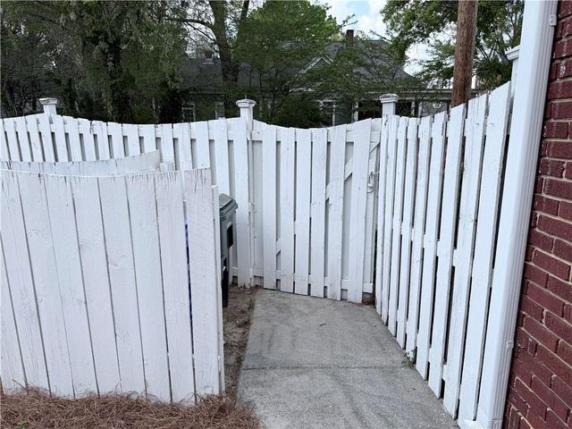 906 N Main Street NW, Conyers, GA 30012