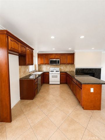 16723 Victory unit 3, Los Angeles, CA 91406