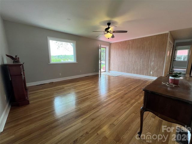 93 Laycock Road, Hendersonville, NC 28792