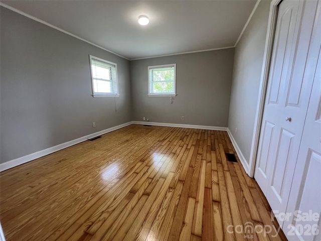 93 Laycock Road, Hendersonville, NC 28792