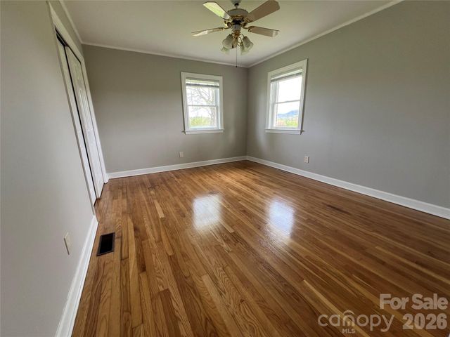 93 Laycock Road, Hendersonville, NC 28792