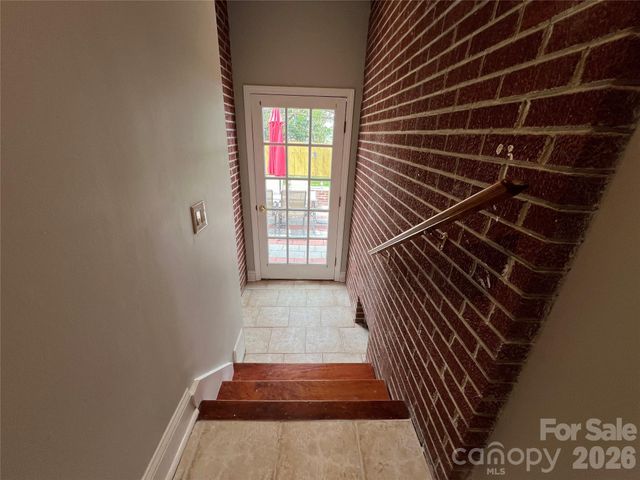 93 Laycock Road, Hendersonville, NC 28792