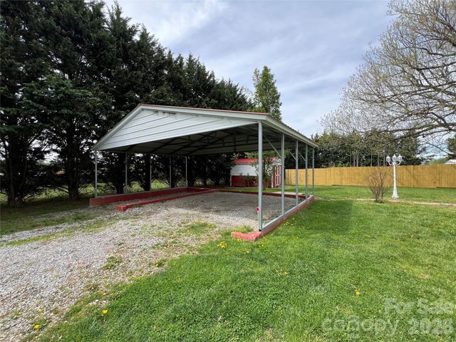 93 Laycock Road, Hendersonville, NC 28792