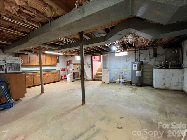 93 Laycock Road, Hendersonville, NC 28792