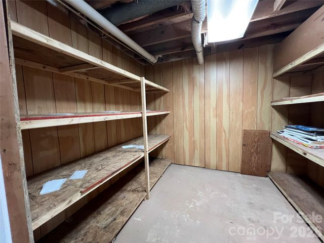 93 Laycock Road, Hendersonville, NC 28792