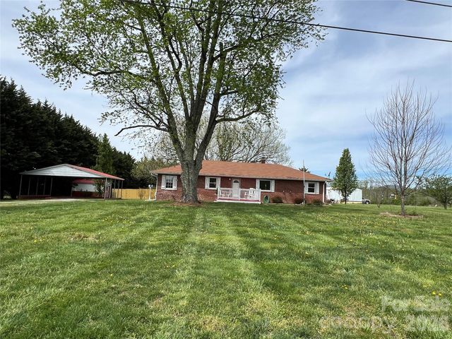 93 Laycock Road, Hendersonville, NC 28792