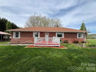 93 Laycock Road, Hendersonville, NC 28792