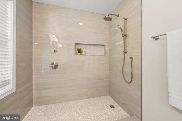 1623 LINWAY PARK DR, Mclean, VA 22101