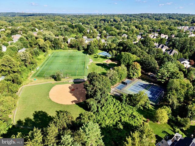 1623 LINWAY PARK DR, Mclean, VA 22101