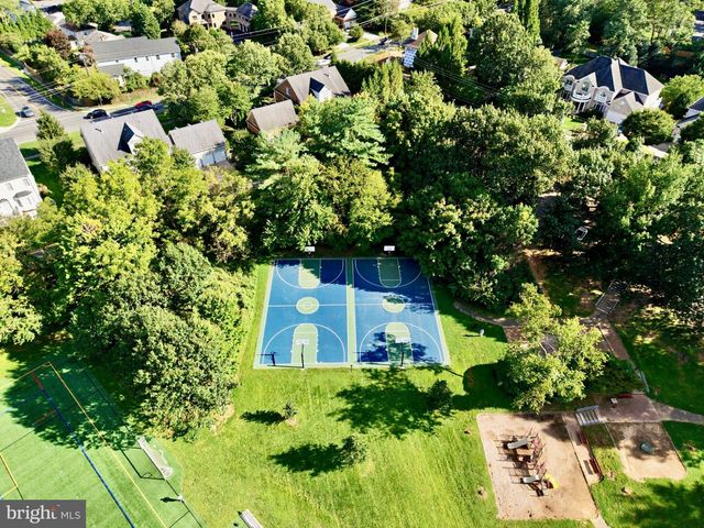 1623 LINWAY PARK DR, Mclean, VA 22101