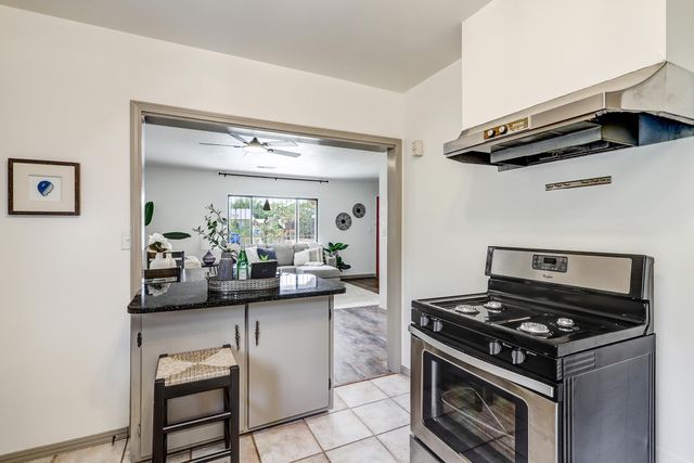 816 PALOMAS Drive SE, Albuquerque, NM 87108