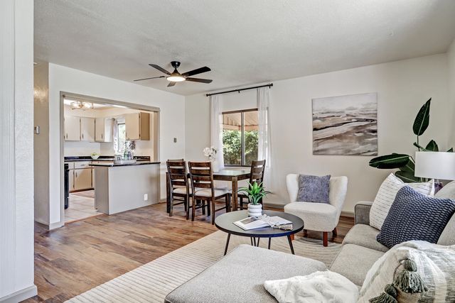 816 PALOMAS Drive SE, Albuquerque, NM 87108