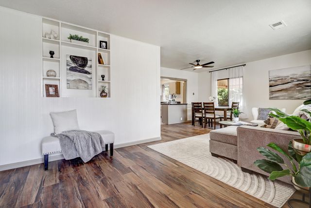 816 PALOMAS Drive SE, Albuquerque, NM 87108