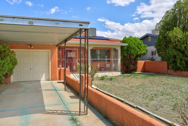 816 PALOMAS Drive SE, Albuquerque, NM 87108