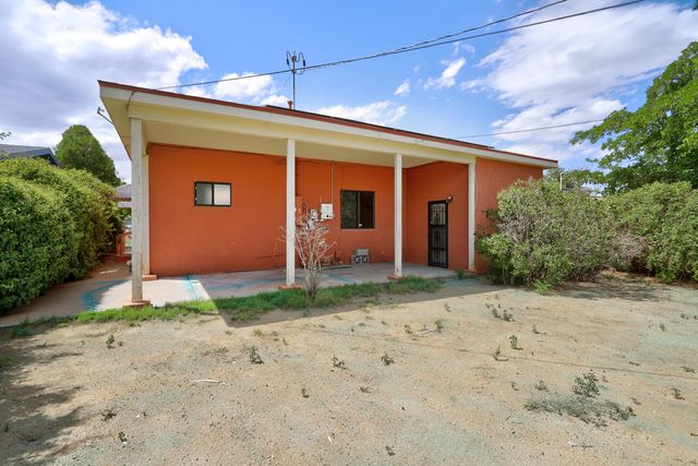 816 PALOMAS Drive SE, Albuquerque, NM 87108