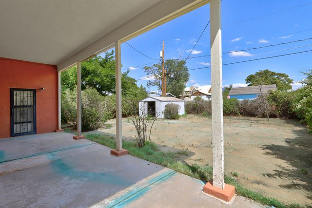 816 PALOMAS Drive SE, Albuquerque, NM 87108