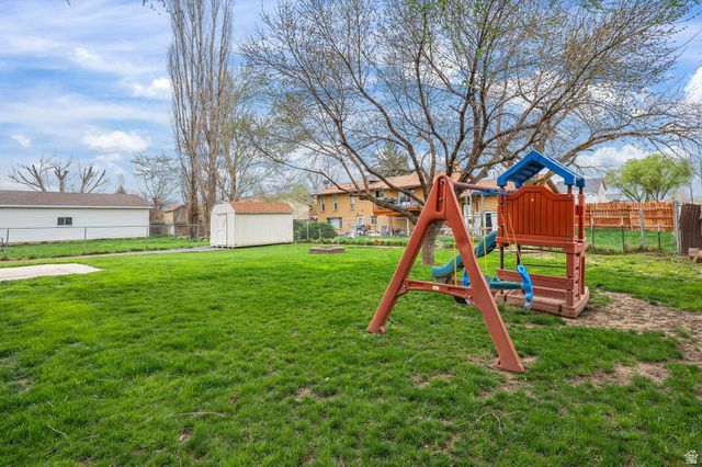 2493 W 1850 N, Clinton, UT 84015