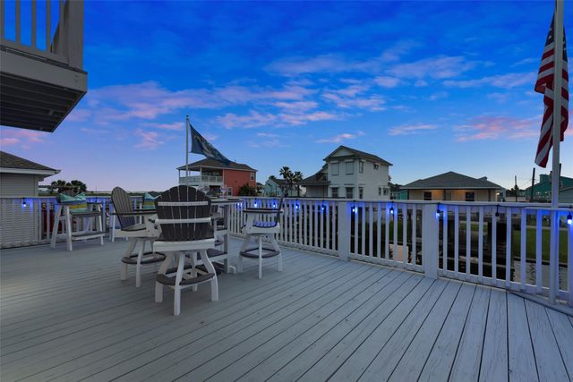 16710 Tahiti Way, Jamaica Beach, TX 77554