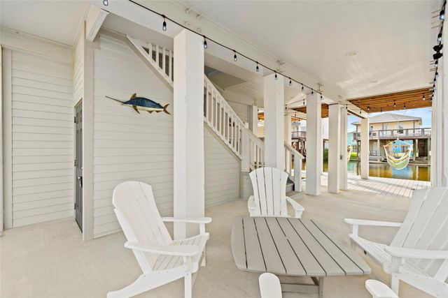 16710 Tahiti Way, Jamaica Beach, TX 77554