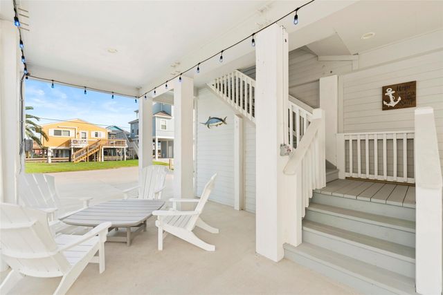 16710 Tahiti Way, Jamaica Beach, TX 77554