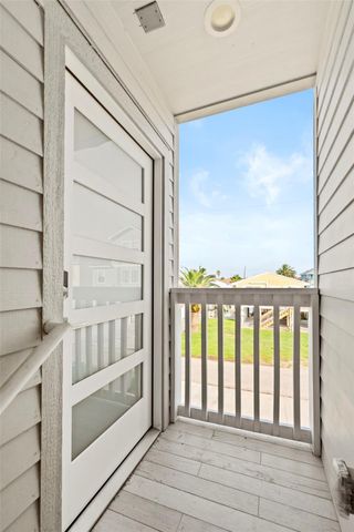 16710 Tahiti Way, Jamaica Beach, TX 77554