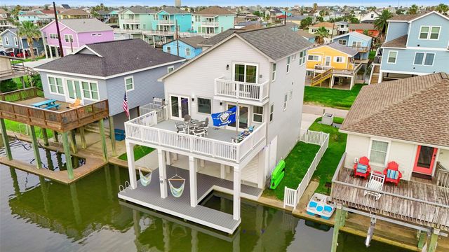 16710 Tahiti Way, Jamaica Beach, TX 77554