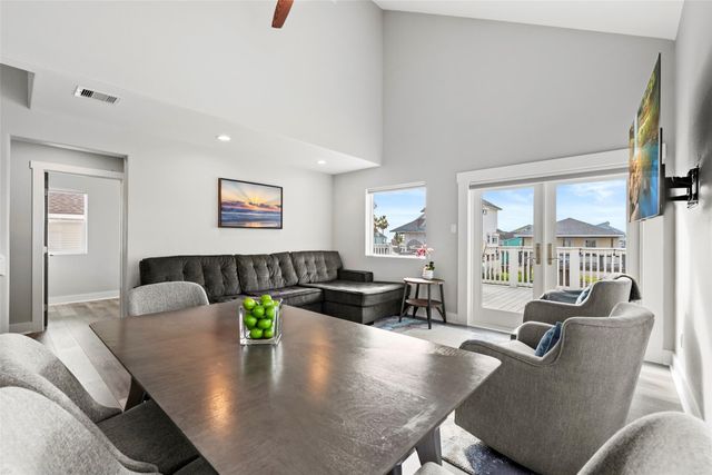 16710 Tahiti Way, Jamaica Beach, TX 77554