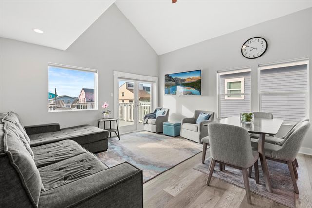 16710 Tahiti Way, Jamaica Beach, TX 77554