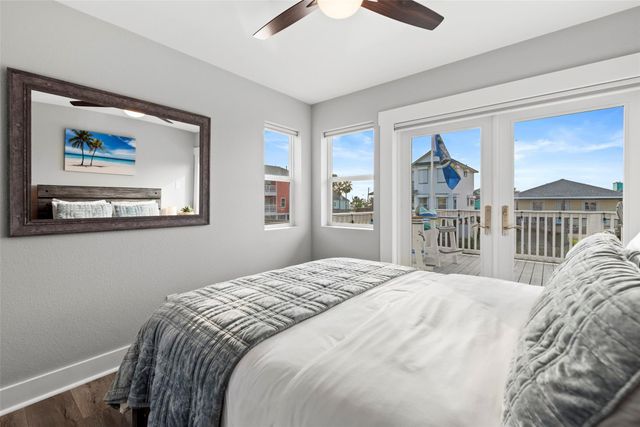 16710 Tahiti Way, Jamaica Beach, TX 77554