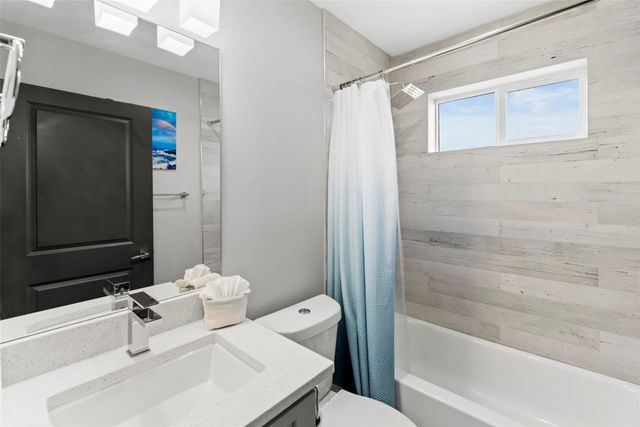 16710 Tahiti Way, Jamaica Beach, TX 77554