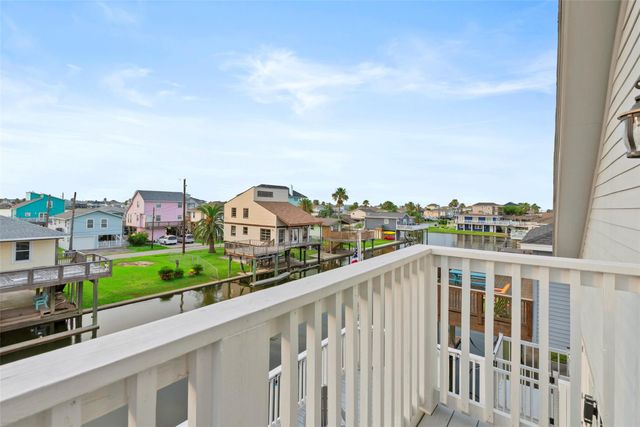 16710 Tahiti Way, Jamaica Beach, TX 77554