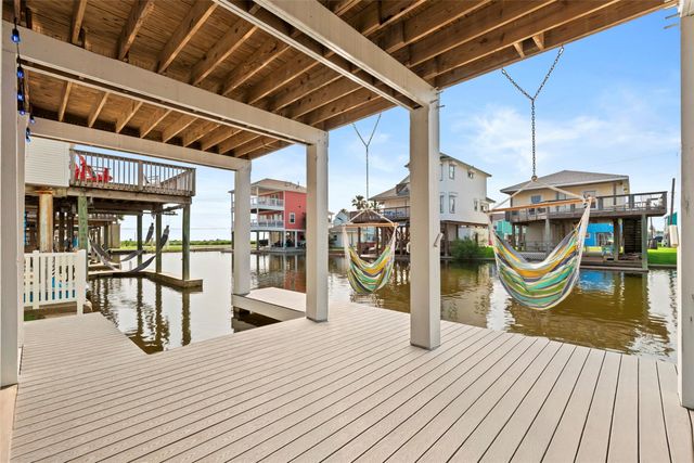 16710 Tahiti Way, Jamaica Beach, TX 77554