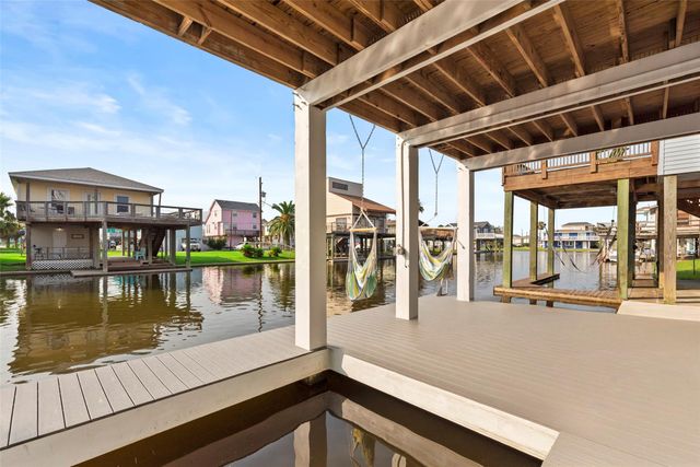 16710 Tahiti Way, Jamaica Beach, TX 77554