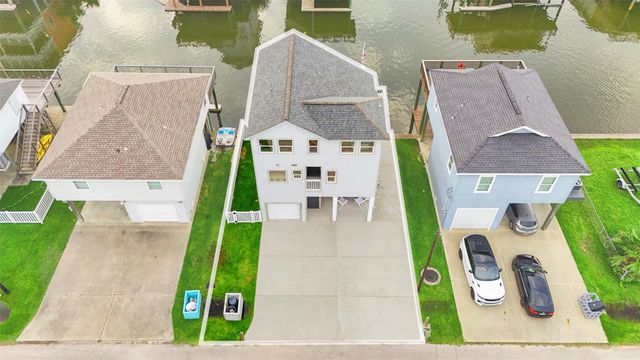 16710 Tahiti Way, Jamaica Beach, TX 77554