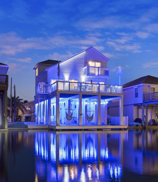 16710 Tahiti Way, Jamaica Beach, TX 77554