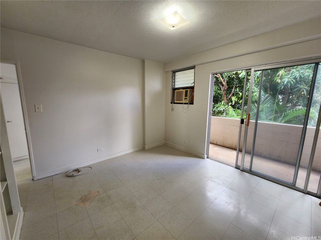 2241 Young Street 04, Honolulu, HI 96826