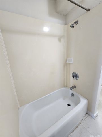 2241 Young Street 04, Honolulu, HI 96826