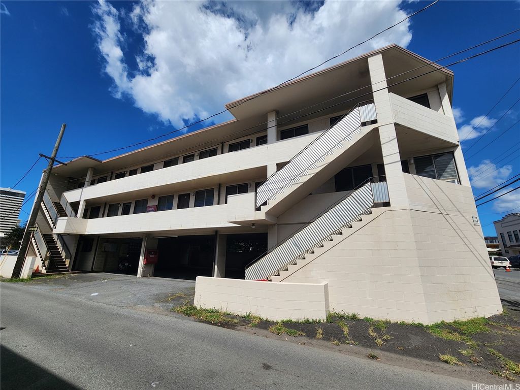 2241 Young Street 04, Honolulu, HI 96826
