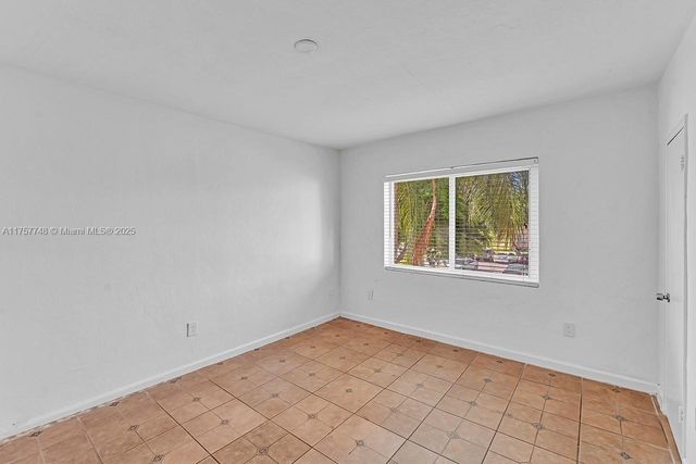 205 NW 84th St 205, Miami, FL 33150