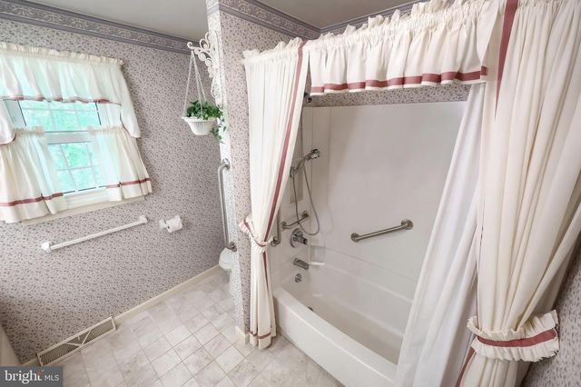 4275 EVERGREEN RD, Felton, PA 17322
