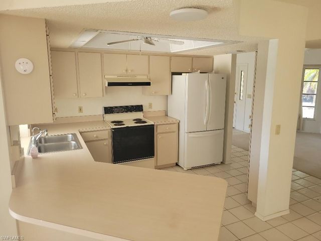 96 Broadmoor LN, Rotonda West, FL 33947