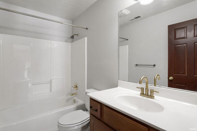 26252 Woodsong Court, South Bend, IN 46628