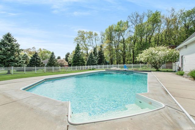 26252 Woodsong Court, South Bend, IN 46628