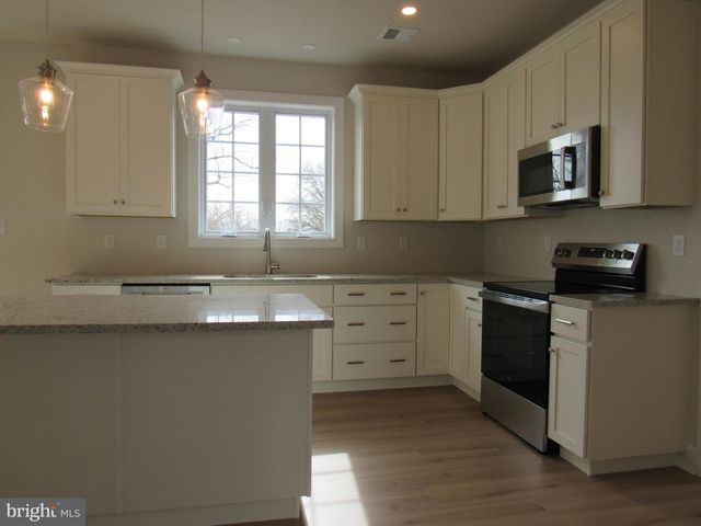 957 SPRING CITY RD, Phoenixville, PA 19460