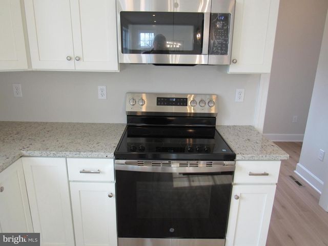 957 SPRING CITY RD, Phoenixville, PA 19460