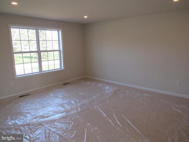 957 SPRING CITY RD, Phoenixville, PA 19460