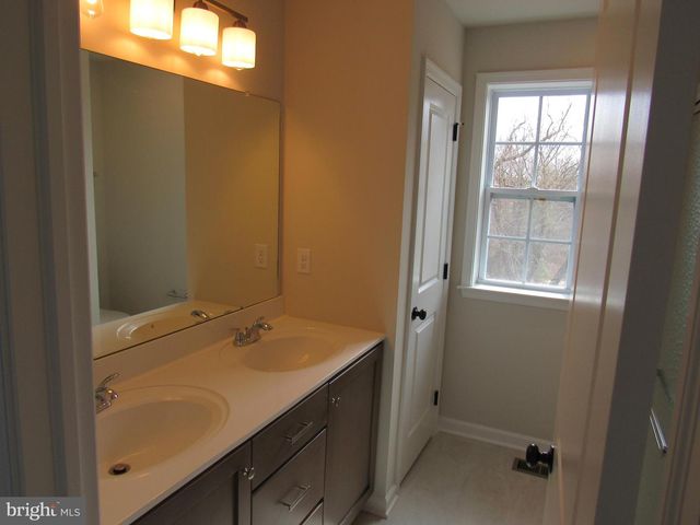 957 SPRING CITY RD, Phoenixville, PA 19460