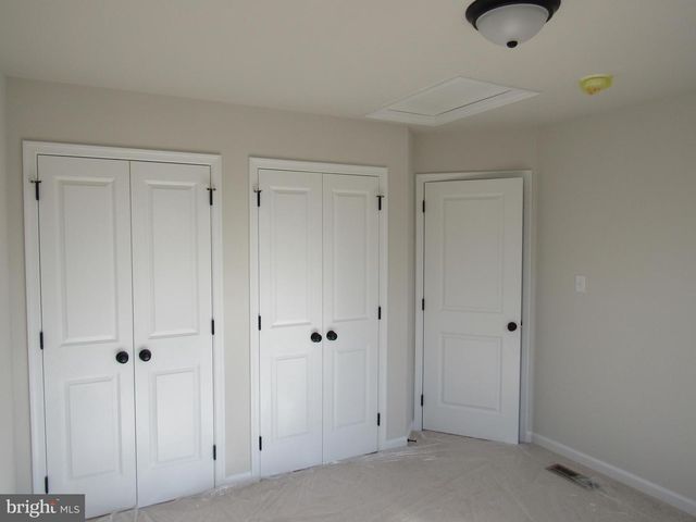 957 SPRING CITY RD, Phoenixville, PA 19460