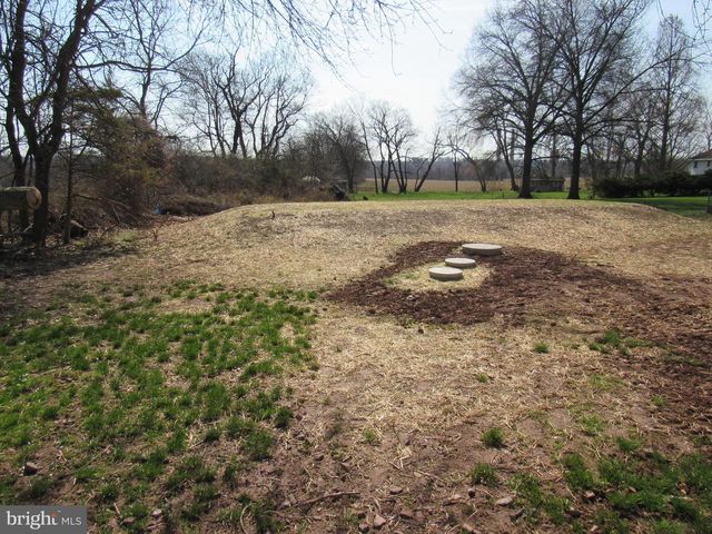 957 SPRING CITY RD, Phoenixville, PA 19460